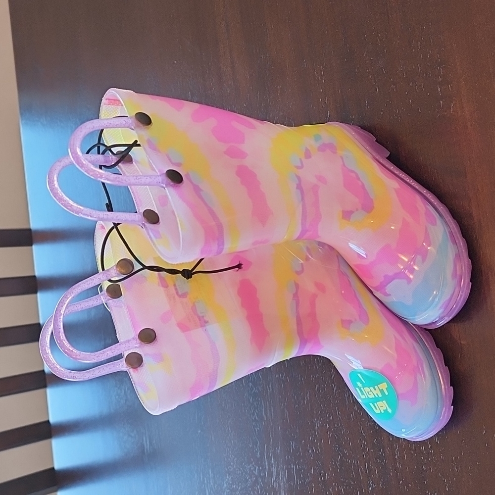 Girls pink rain boots *new* Size 7